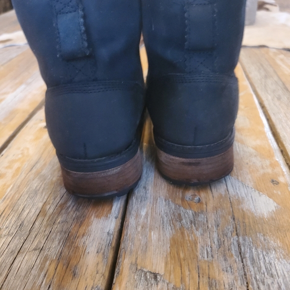 UGG shoes - Picture 3 of 4